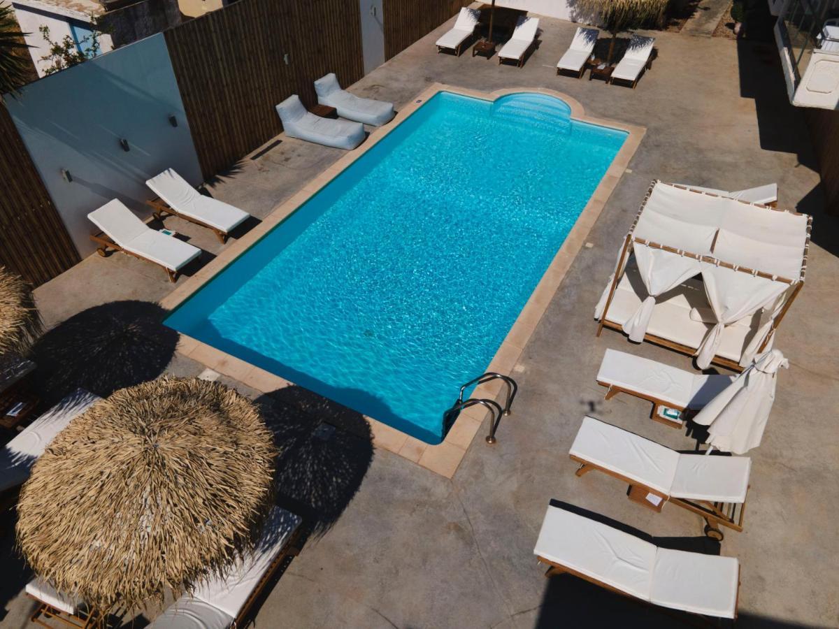 Manias Aparthotel